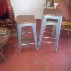 Island/Bar Stools 