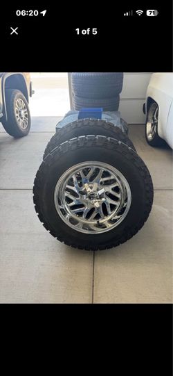35 General Tires with 20 Fuel Wheels