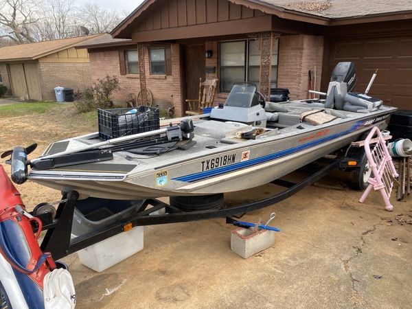 Bass Tracker bass boat 17 ft for Sale in Euless, TX - OfferUp