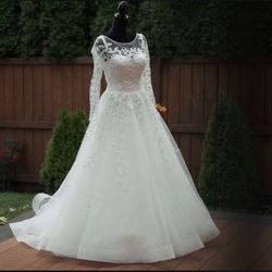 Beautiful Wedding Dresse Size 