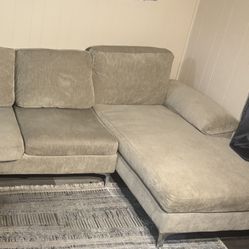 Beige 3pc Sectional , No Pets Or Stains, Gently Used 