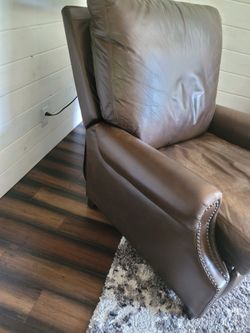Pottery Barn James Leather Recliner for Sale in Duvall WA OfferUp