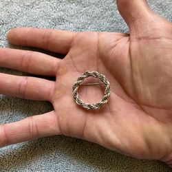 Tiffany & Co. Authentic Sterling Silver & 18k Yellow Gold Rope Pin. 