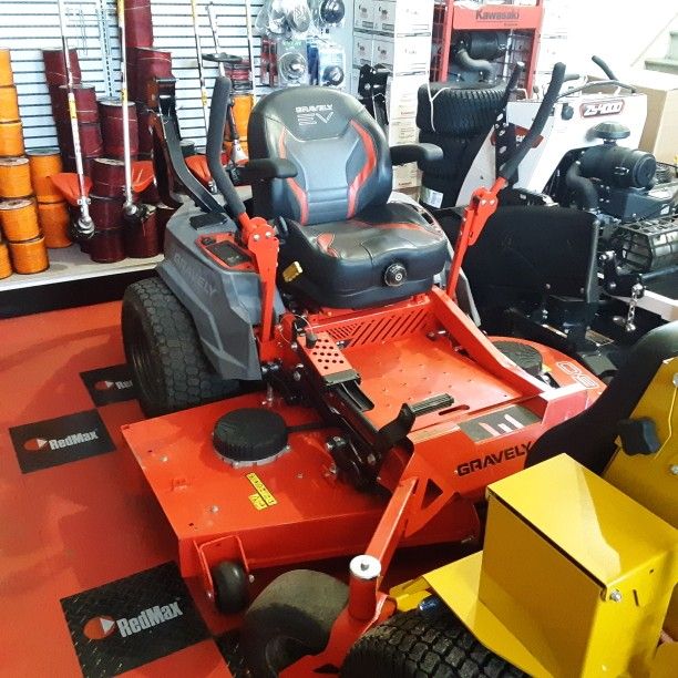 GRAVELY Pro-Turn EV Electric Ride-On 60" Lawn Mower - 2023 Used Demo3