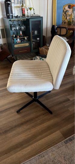 Armless Wide Office Chair