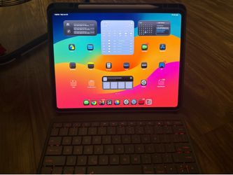 iPad Pro 256gb 13inch M4 Wi-Fi w/ Apple Pencil and Keyboard (OPEN FOR TRADE, SEE BELOW)