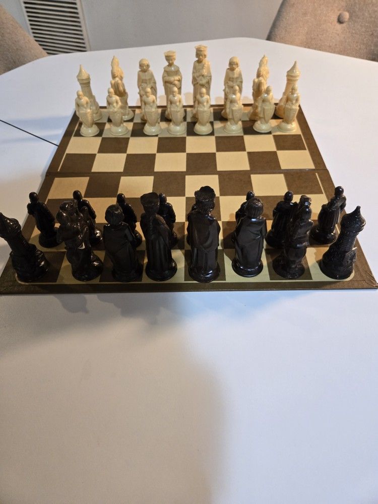 Vintage 1959 E. S. Lowe Renaissance Chessmen Chess Set