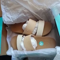 NEW- Size 6 womens banded horizon hi sandal