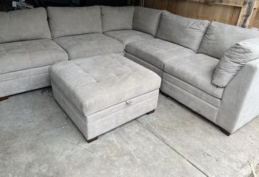 Thomasville Tisdale Modular Fabric Sectional with Storage Ottoman