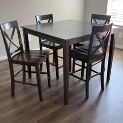 Table With Chairs 