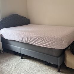 Quenn Size Bed And Box 