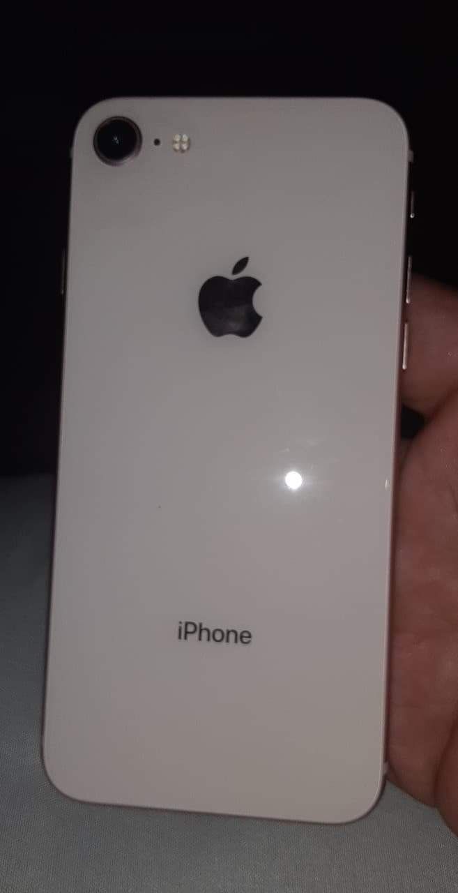 Iphone 8 rose gold whitest type color