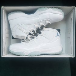 AIR JORDAN 11 RETRO size 8