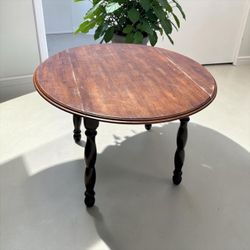 Vintage Drop-Leaf Dining Table – 42” Round (Perfect for Small Spaces)
