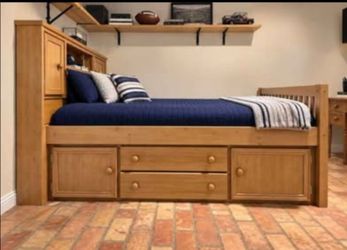 Rooms To Go Creekside Full Captain's Bed w/ Storage - Great Condition