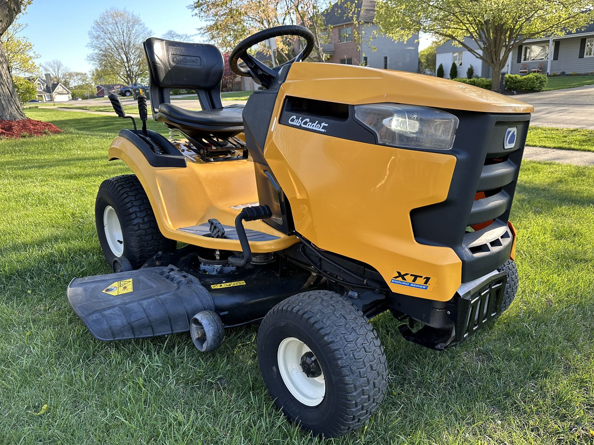 Cub Cadet XT1 LT 46” Tractor Mower Only 212 Hours 