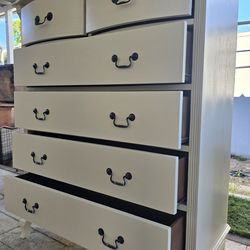 Beautiful oak wood dresser!