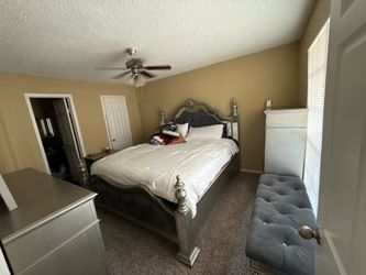 Queen size modern bed set