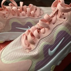 nike, color pink,purple,yellow Size 4.5