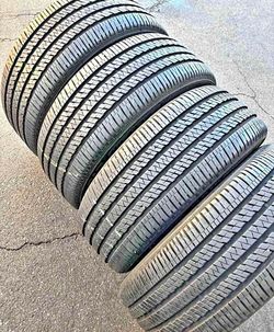 235 60 18 Bridgestone tires Con 80% de Vida Las 4