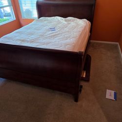 Wood Bed Queen 