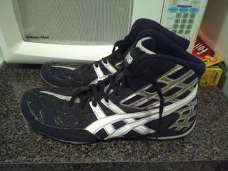 Asics wrestling sneakers good condition size 11