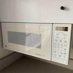Microwave In Great Condition $20