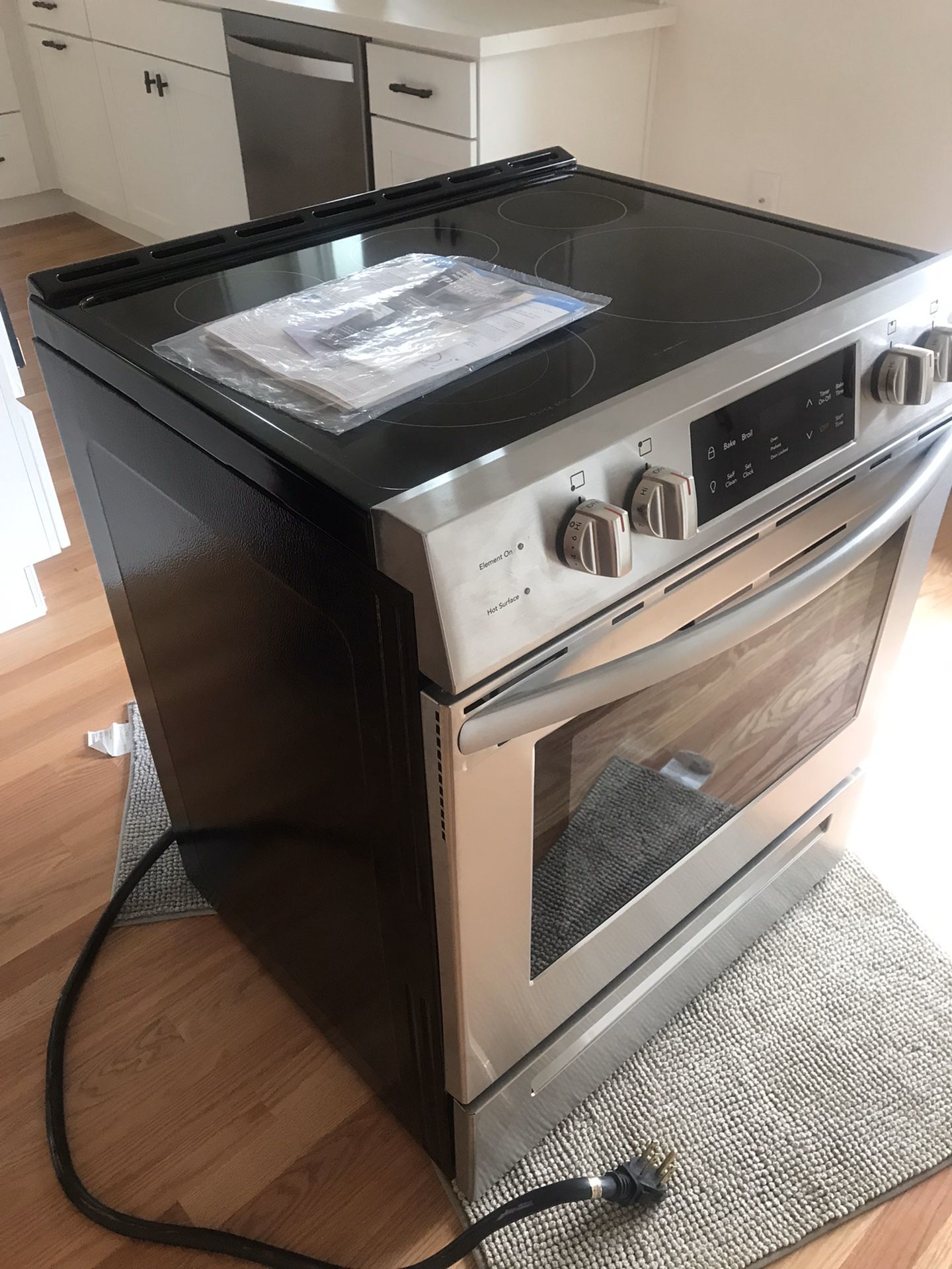 Frigidaire FFEH3054US 30 in 5 cu ft Single Oven Electric with Self