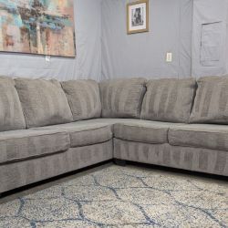 🛋️💥 Ashley Sectional 💥 Free Delivery And Financing Available!