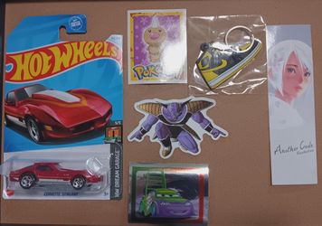 Corvette Stingray Red Hot Wheels W/bonus Items $5