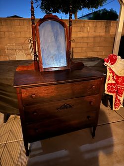 Vintage Solid Wood Dresser with Adjustable Vanity Mirror – Beautiful Classic Piece