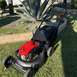 HondaHRC 216  hydrostatic transmission Commercial Lawn Mower