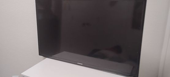 Make any offer for the Samsung TV ✨