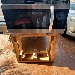Over the range microwave. Works well.