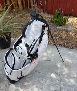 J.Lindeberg Team USA Golf Stand Bag (Made by Vessel/Player 4 Bag) Brand new.