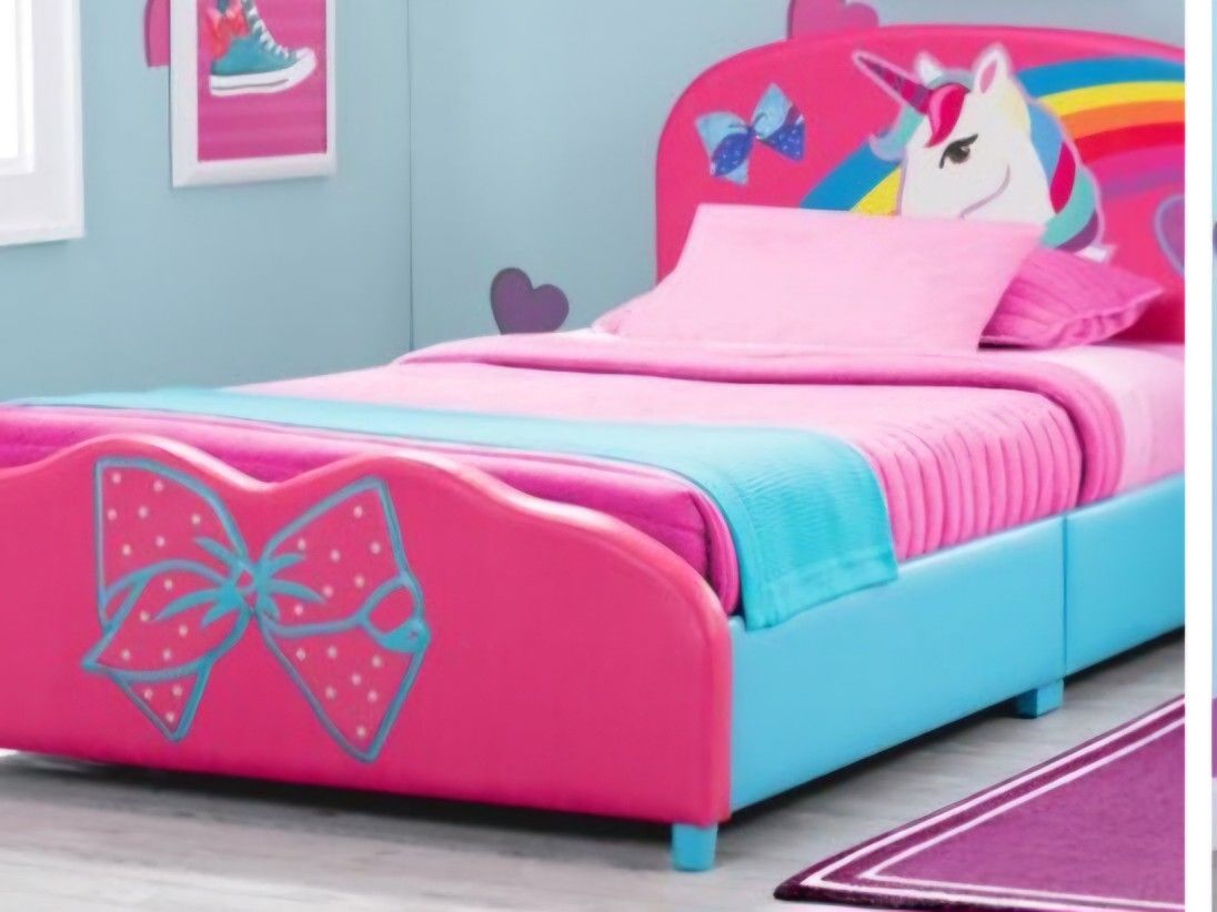 2 Twin Bedroom Set With Everything