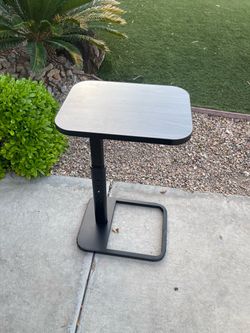 Adjustable Height C-Shaped End Table with 9 Levels, Thickened Metal Rounded Edge Couch Side Table, Slides Under Sofa or Bed