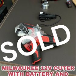 MILWAUKEE 12V CUTER WITH BATTERY AND CHARGER