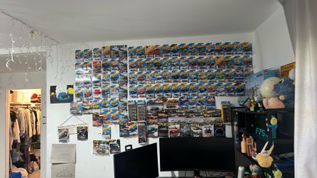 Hot wheels big set good condition, no sth or super premiums, but some rare ones. Collected these for few months lost interest to it.