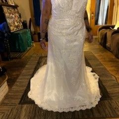 New wedding dress With Tags In Dust Bag