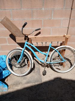 Blue Huffy girls bike