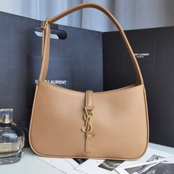 Lady's shoulder bag