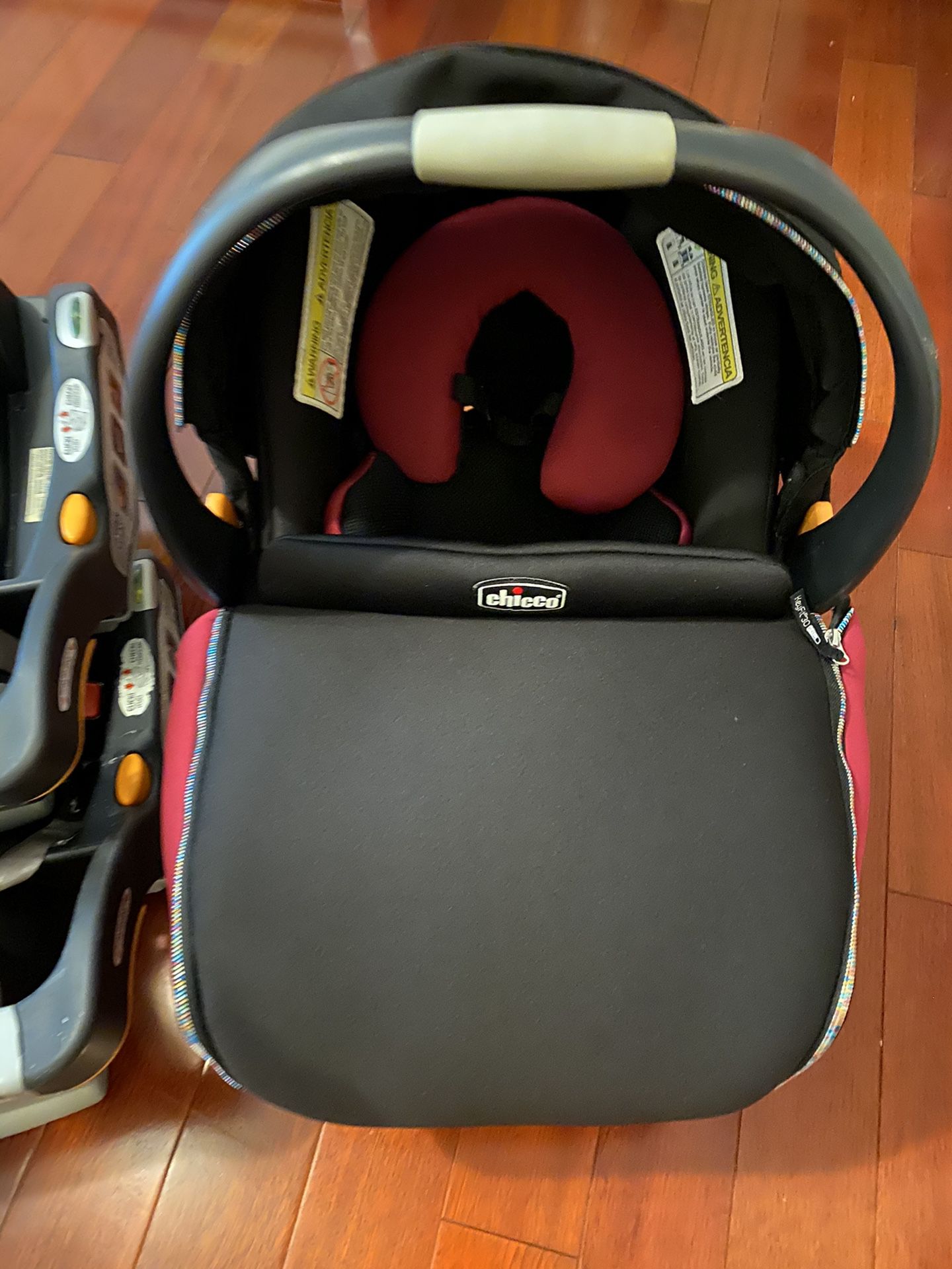 Chicco car seat with 2 bases