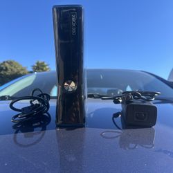 Xbox 360 S with 9 Xbox360 games And 4 Controllers 