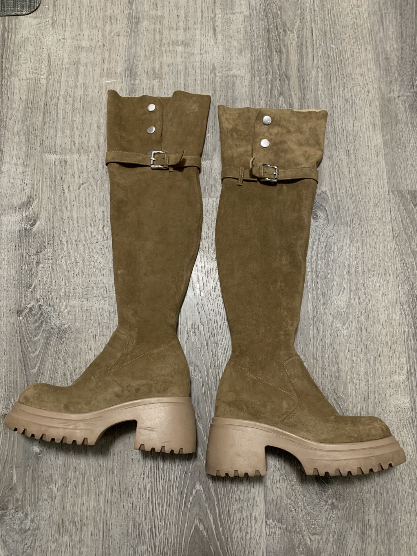 Women’s Boots Size 6