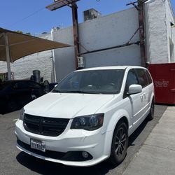 2016 Dodge Grand Caravan SXT Plus 