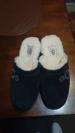 Womans uggs size 5.5