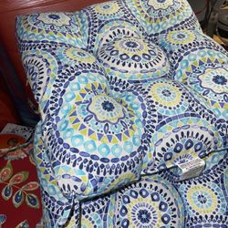 LVTXIII Set Of 2 Patio Cushions With Ties