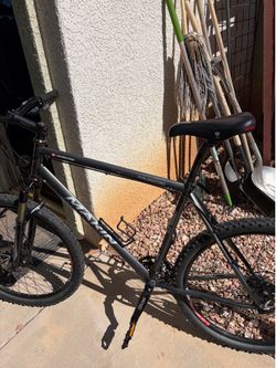 Marin pine mountain,18.5 inch frame , 26 inch tires, Columbus thron tubing