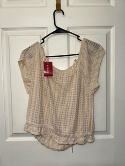 Beige knit Guess shirt